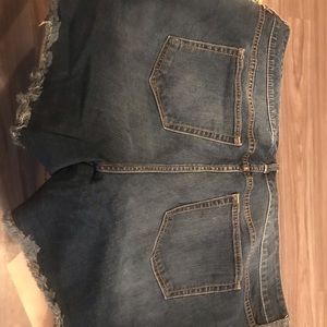 Torrid plus size women’s jean shorts denim 22 EUC